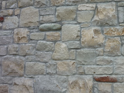 Artigiani Pietra Credaro lavorazione della pietra di Credaro con bocce e mattoni